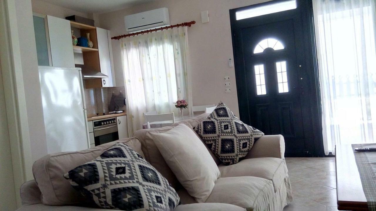 Cute Maisonette No2 On Coastal Sidewalk Nikiti  Bagian luar foto