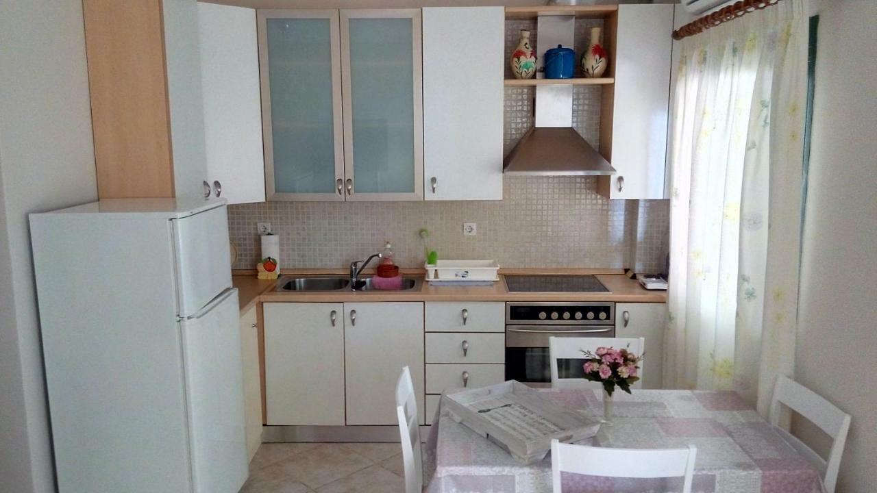 Cute Maisonette No2 On Coastal Sidewalk Nikiti  Bagian luar foto