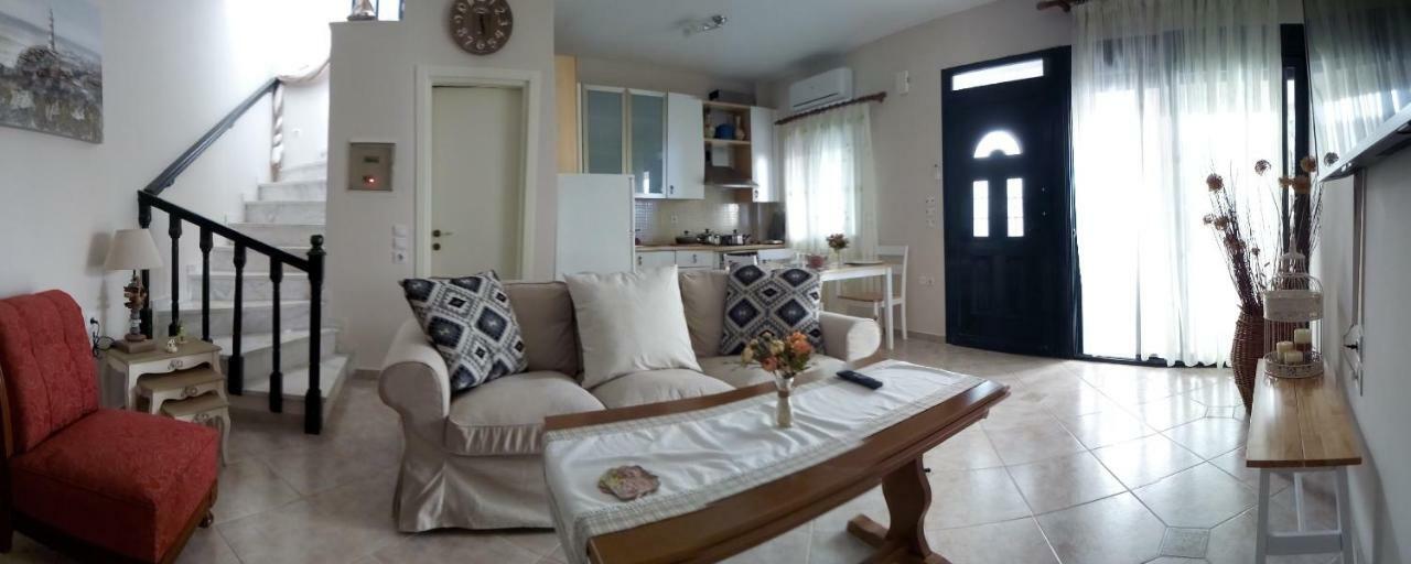 Cute Maisonette No2 On Coastal Sidewalk Nikiti  Bagian luar foto