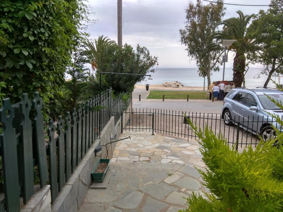 Cute Maisonette No2 On Coastal Sidewalk Nikiti  Bagian luar foto